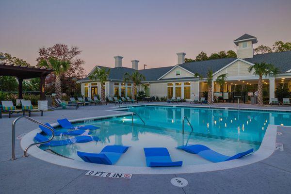 Pool with sunbathing seating