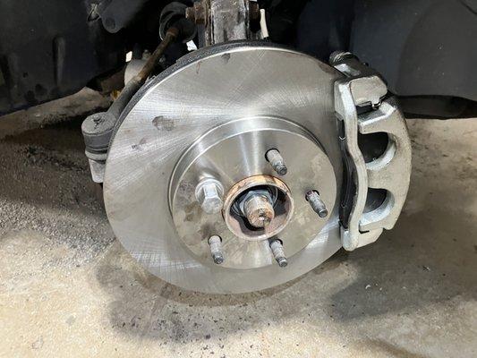 Front Brake pads,rotors and caliper. 2006 Pontiac Torrent