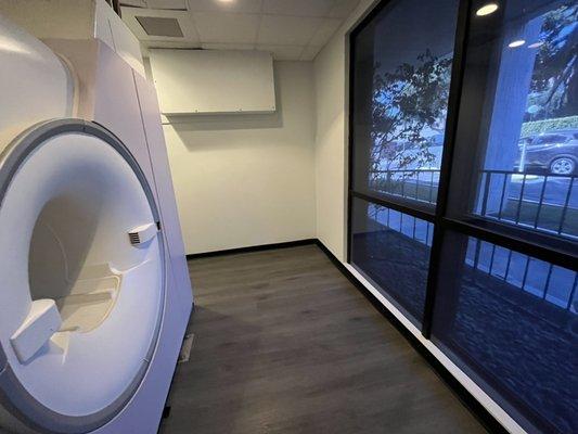 Short Bore Mri - open concept with bright and sunny environment (most comfortable for patients)