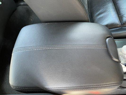 Center arm rest console.