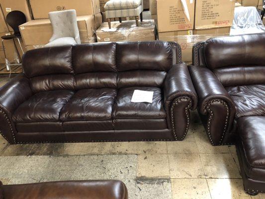 Amplia seleccion de sillones, sofas y reclinables y mucho mas  123 LiQuidation 1305 E Wakeham ave 8am-3pm