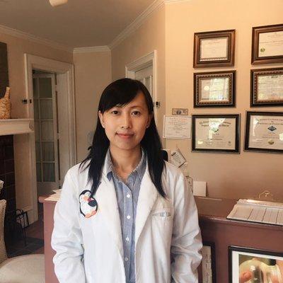 Meet our main acupuncturist at the clinic!
Dr. Lina Zhao L.Ac & D.OM