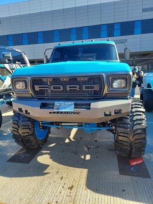 Wheels 28" FORGED on old school Ford F-100 whit 10" lift suspension Installed by Guzman Auto Customs