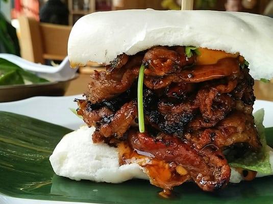 Spicy (and sweet) overstuffed charcoal grilled pork bao (Korean flavors)