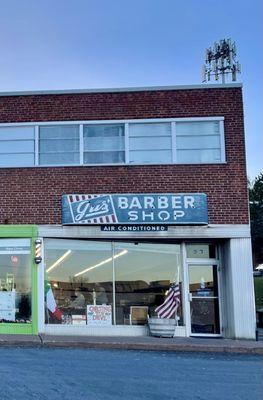 Gus' Barber Shop