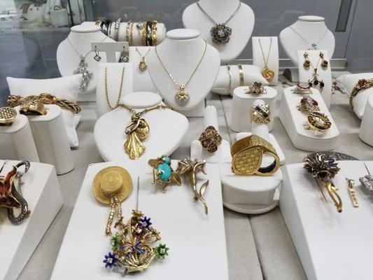 Fine Estate Jewelry! We refurbish old treasures and make them like new! Find unique estate Jewelry here!