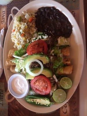 Flautas de deshebrada con arroz y frijoles