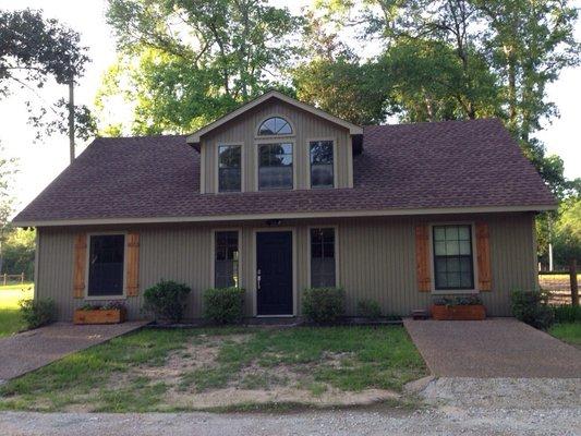 Guest house.    3br/2b. Washer/dryer.  Horse stalls and rv hookups also