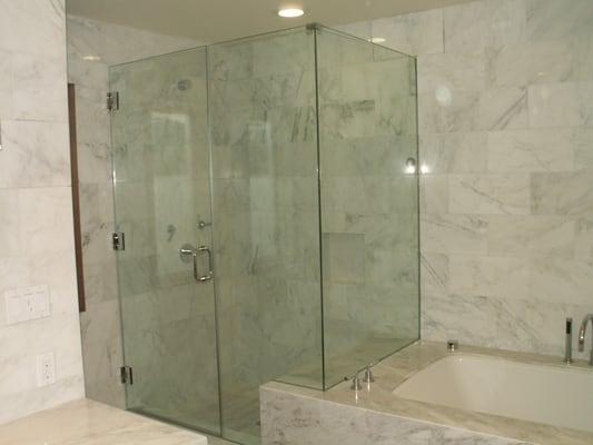 Frameless shower enclosure Hidden channel