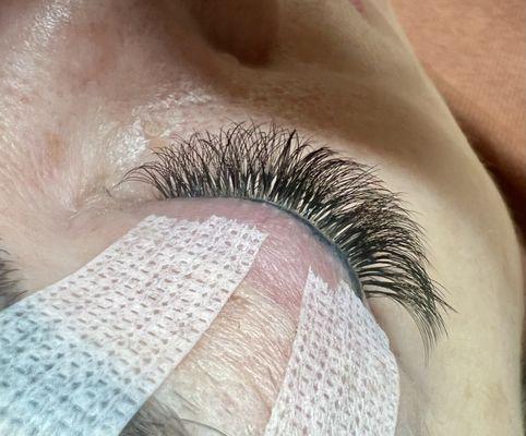 Light Hybrid Lash Extensions