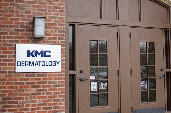 KMC Manhattan - Entrance