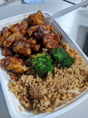 General TSO chicken dinner combo