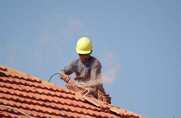 Cutting Spanish Tile Roofing - www.roofingpalmdesertca.com (760) 990-7355