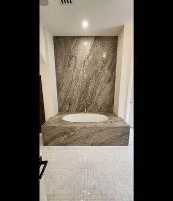 Quartzite Tub and Wall