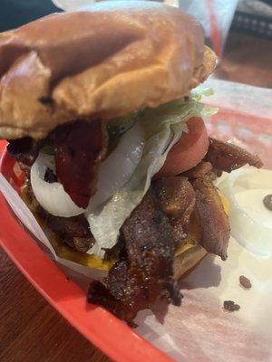 Bacon cheeseburger with lettuce, Tomato, onion and pickle