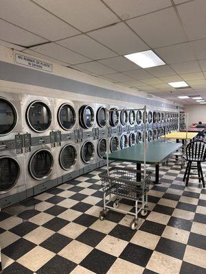 LLLOOOTTTSS of washers and dryers!