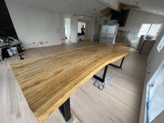 800 lb dining table