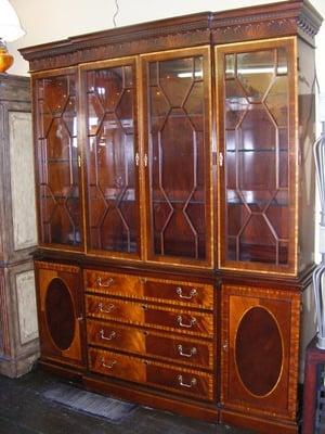 Hickory Chair Furniture James River China Cabinet

https://www.marvasplace.com/product/hickory-chair-furniture-james-river-ch...