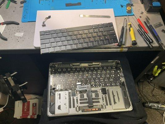 MacBook Keyboard Replacement