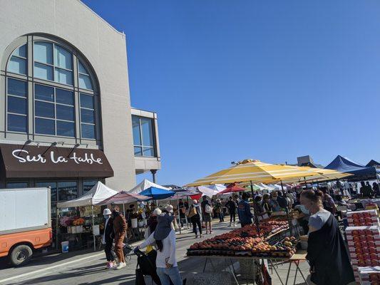 Waiting in line, Ferry Farmers Market SF, shelter in place