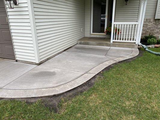 Curved sidewalk