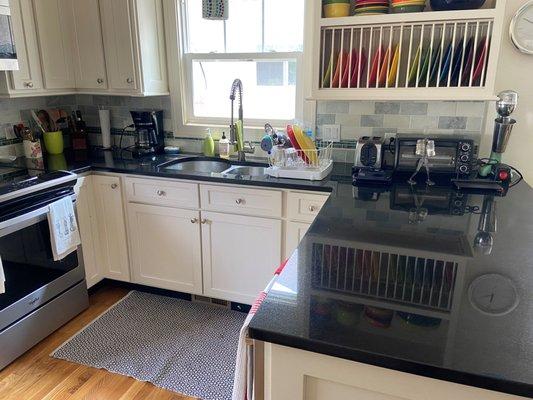 Kitchen Deep Cleaning Wipe Down Countertops &Cabinets
Trash Removal
Clean Inside & Out of Stove & Microwave
Wipe Down Wall Baseboards