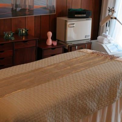 MiraMar offers a relaxing spa atmosphere with the best noninvasive skin care tools and techniques.