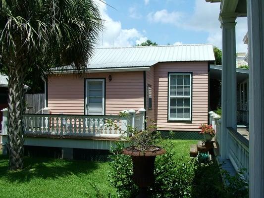 The little 2-bedroom cottage was originally the kitchen dependency built in 1877 by J. N. Stone.