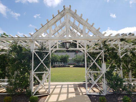 Large pergola, for a public wedding space