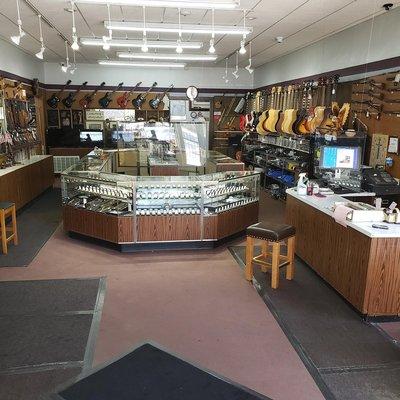 Welcome to AAA Jewelry Gold, Silver, Guitars, Tools, Gun's
 we take trade in's and pay cash for items.