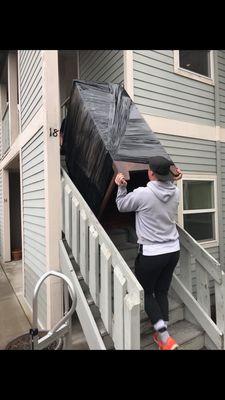 Stairs? No problem! Heavy stuff going up them? No problem! We blanket and wrap everything for your safety.