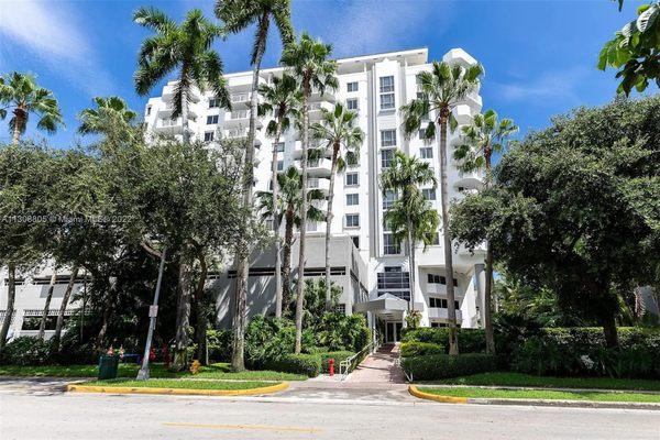 SOLD! Miami Beach West Avenue Neighborhood.