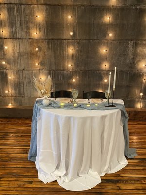 bud vase at sweetheart table