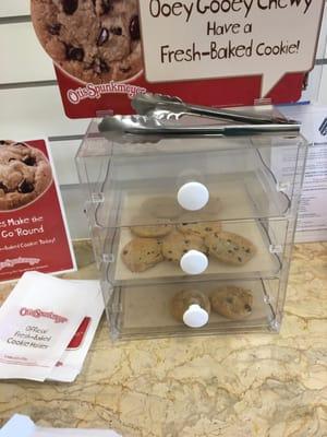 Ummmmmmmm...Otis Spunkmeyer cookies in the lobby! Yassss!