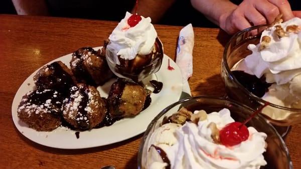 Lovely ice cream and brownies.