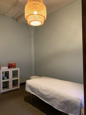 Spacious and relaxed treatment rooms with high ceilings