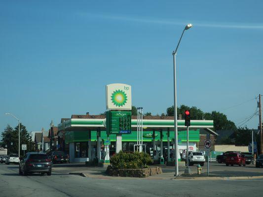 Convenient location and nearest BP retailer to the big BP Whiting refinery.