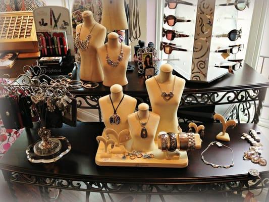 At K. Marie & Company, you'll find the latest fashions in women's clothing, handbags, jewelry, and a wide range of accessorie...