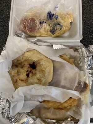 6 pupusas but you only get 2 sauce packs. Gee, thanks.