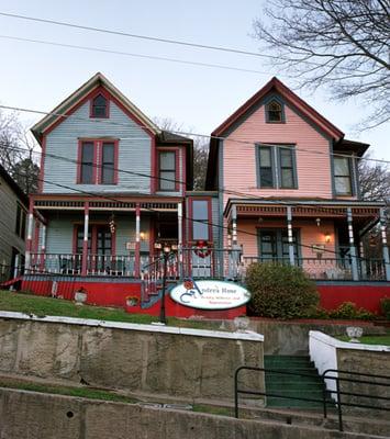 The delightful spas are at 216 and 218 Court Street. They're nicknamed Miss Scarlett and Miss Lilly. I wonder if President Willy is a fan?