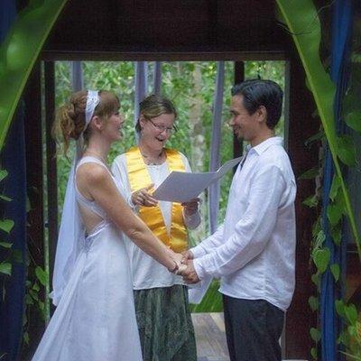 Rev. Dr. Bonnie Russell specializes in creating the perfect ceremony to fit each unique couple.  Your day, your way