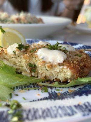 Crab cake, all bread no crab. Crust is dry, not worth $18 for one single piece