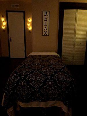 A view of the massage room.