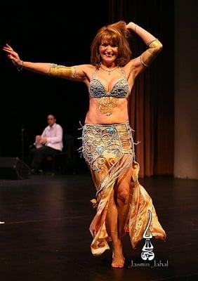 Jasmin Jahal dancing in the Annual Chicago Shimmyfest to live Arabic music!