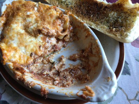 Meat lasagna, garlic bread