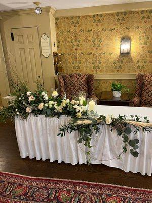 Head table
 #5starflorist #weddingflorist #wedding #iamgettingmarried #fivestarflorist #oxfordma #oxford #ma #websterma #webster #charlton