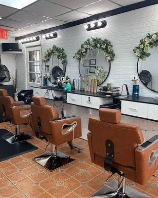 Professional and affordable chic hair salon I. Union City, NJ