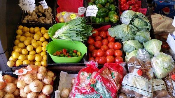 A decent selection of fresh vegetables and some fruit!