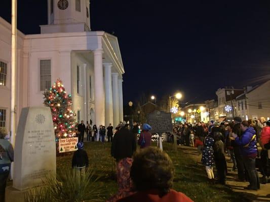 Tree lighting (2015).