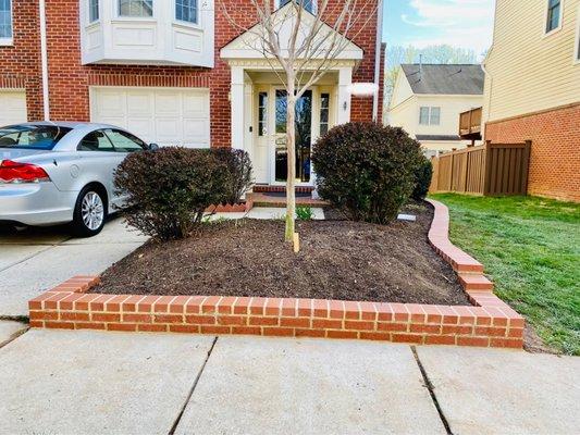 Retaining wall for flower bed